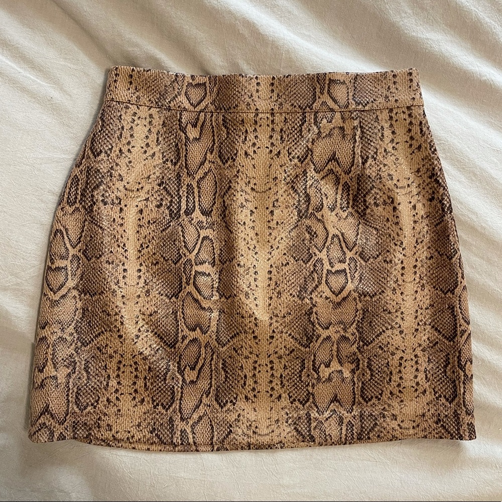 NWT BB Dakota snakeskin high skirt
